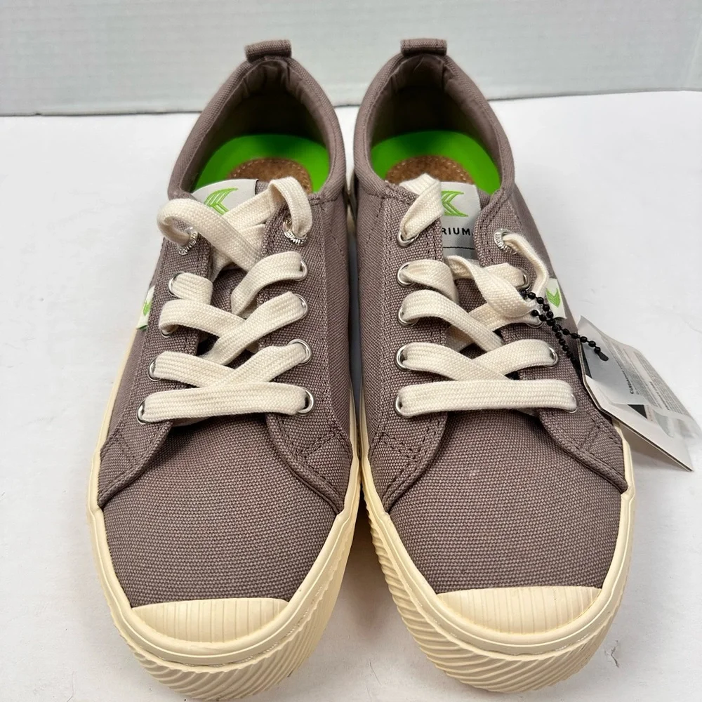 Cariuma OCA Low Canvas Sneakers Sz 8‎